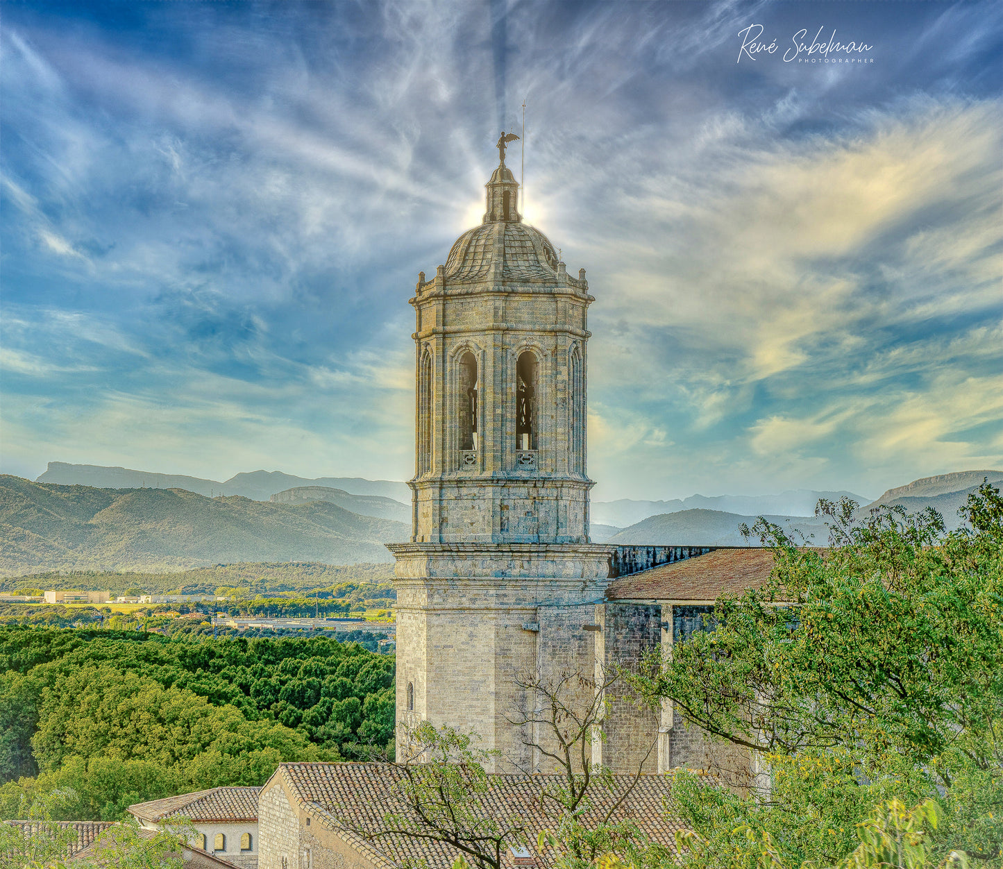 Girona City, available in a 50 x 70 cm size.